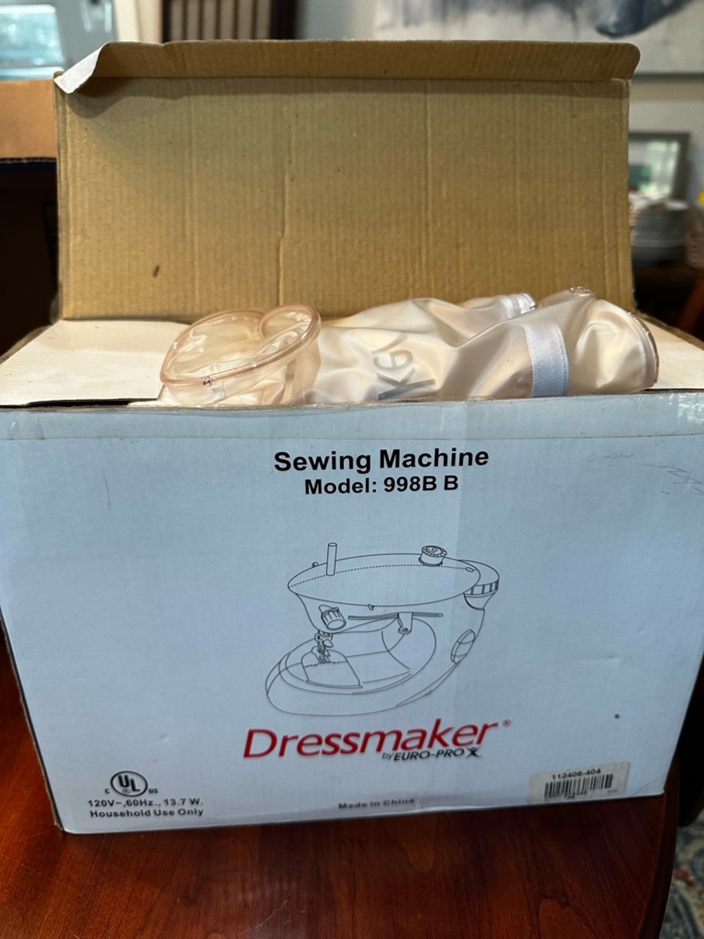 Sewing Machine Model 998B B - White/Beige